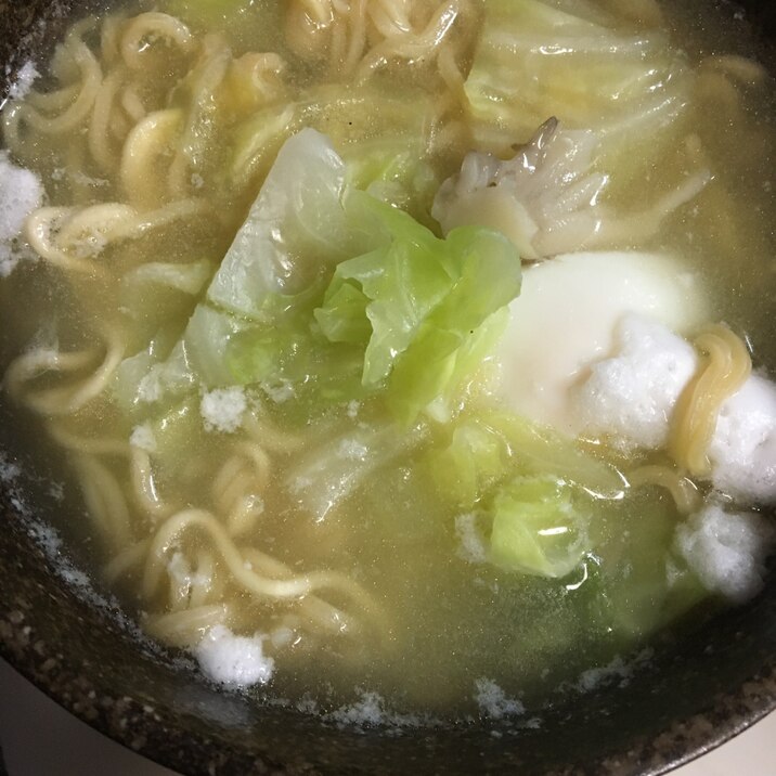 塩ラーメンで♡キャベツと舞茸と玉子の塩ラーメン